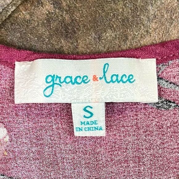 Grace & Lace Floral Wrap Blouse Small - Picture 7 of 9